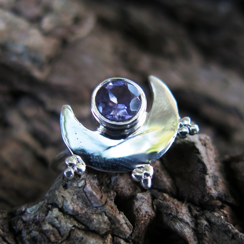 NWOT Artisan sterling silver amethyst moon ring